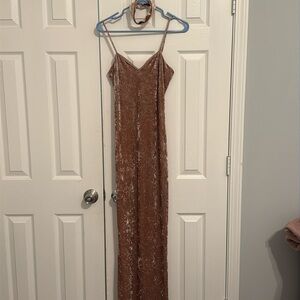 Crush velvet, appearing Maxi dress with choker, total 2016 vibes.